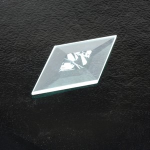Diamantformad glas 3,7 x 6,4 cm