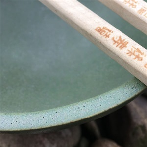 Botz Stengodsglasyr för keramik, grön granit. Sektion