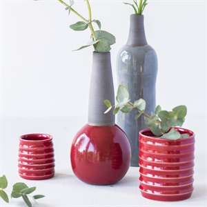 Botz glasyr för keramik, rubinröd. Små vaser